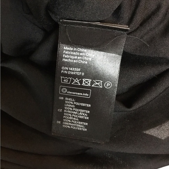 H & M size 2 black white and gray dress
Body is lined arms are not
3/4 s… - Picture 11 of 16